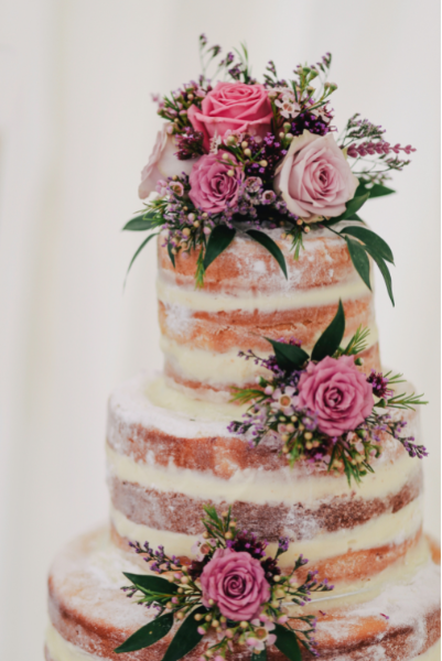 Cake Design : Nude ou Naked cake avec décor floral champêtre