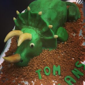 cake design 3D dinosaure tricératops